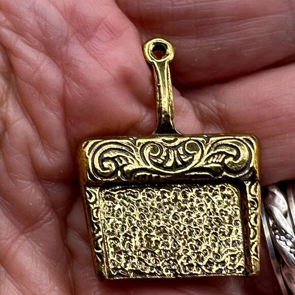 Signed Robert ZENTALL Vintage Crumb Catcher Dust Pan BROOCH Pin Costume Jewelry - Picture 2 of 6